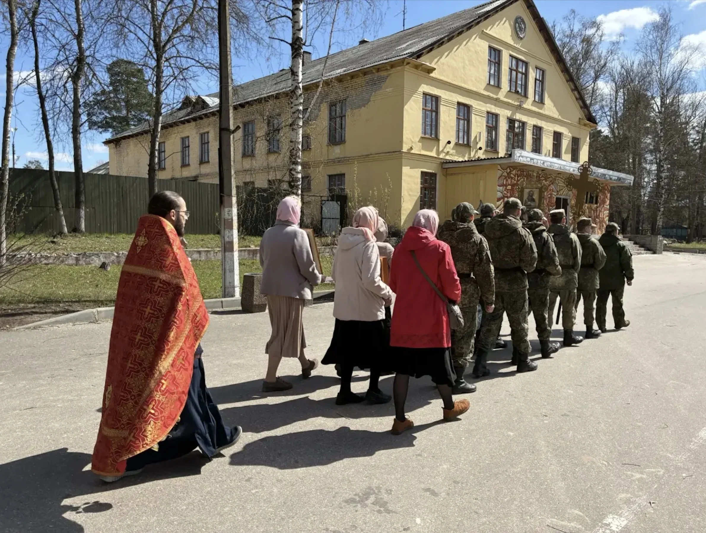 Крестный ход с молитвой о мире