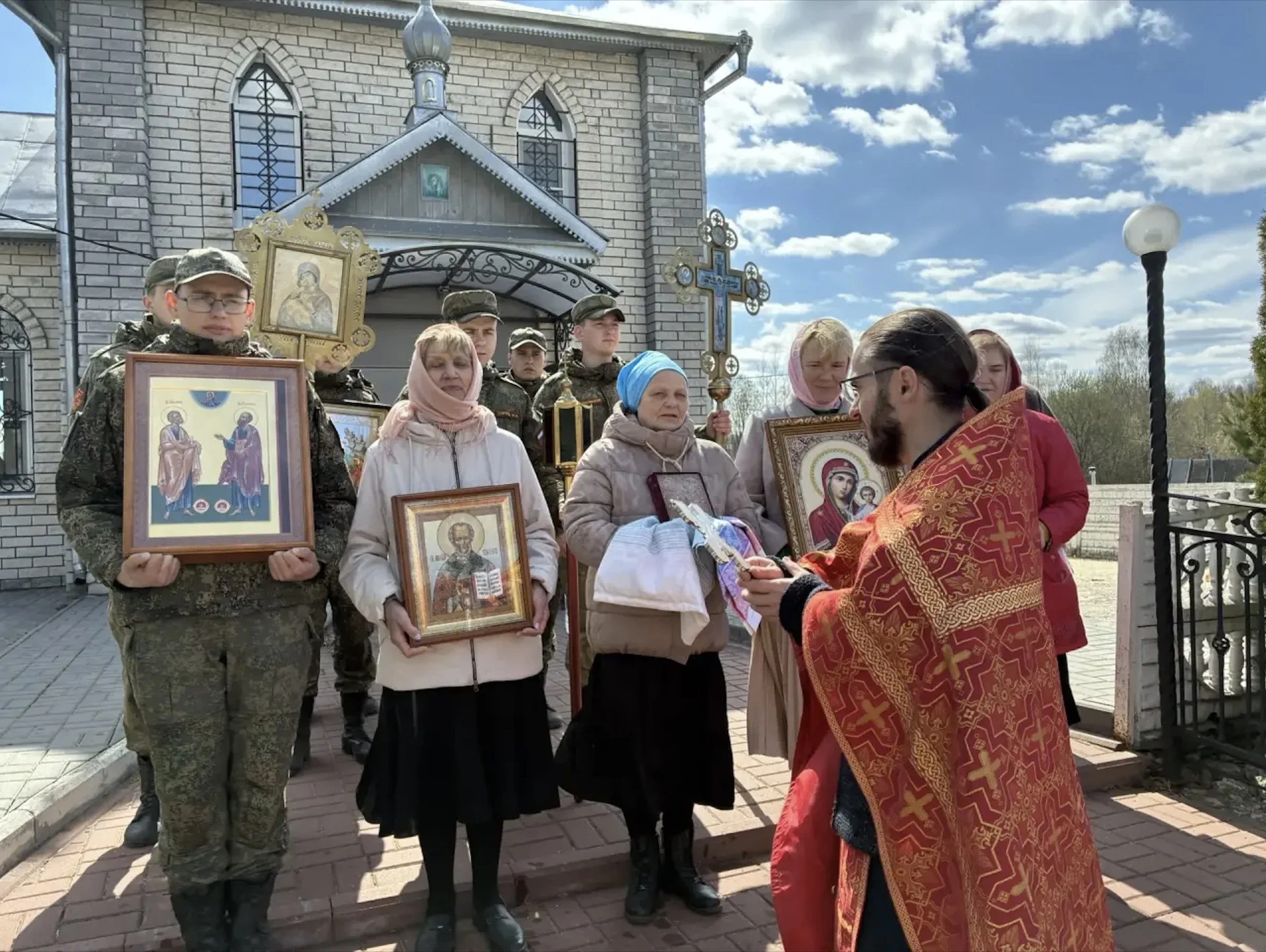 Крестный ход с молитвой о мире