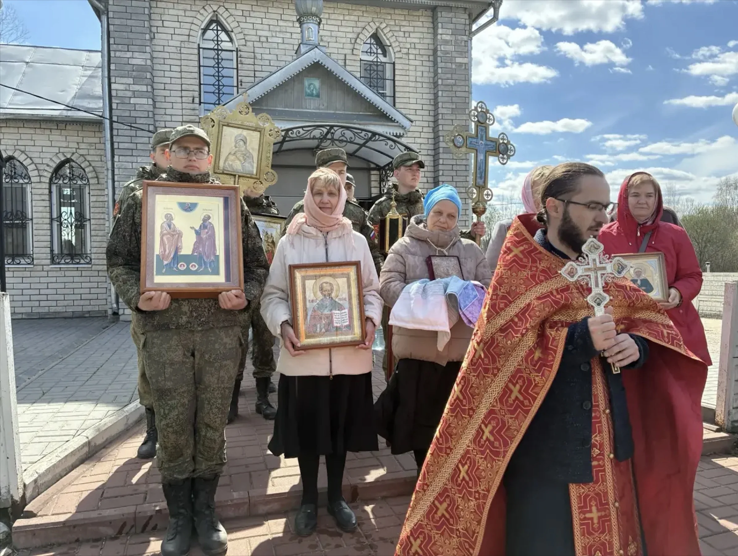 Крестный ход с молитвой о мире