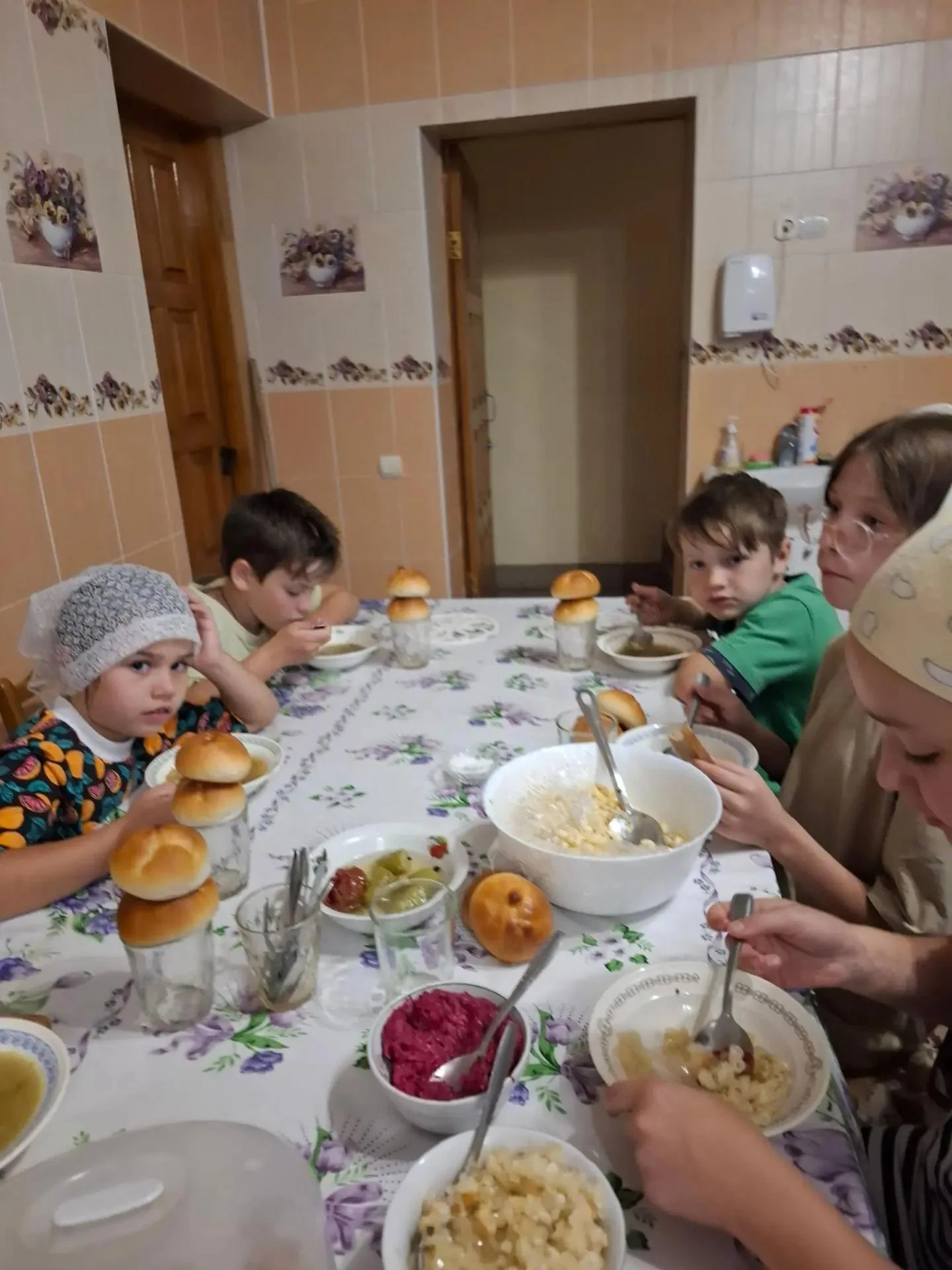 Молитва, послушание и детские открытия в Макарьевском монастыре